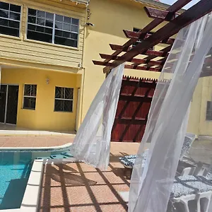 royal-escape.comcaribbean.com/